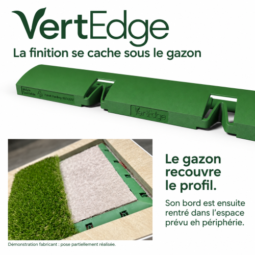 Pose VertEdge : le gazon recouvre le profil puis son bord est rentré en périphérie