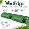 Pose VertEdge : le gazon recouvre le profil puis son bord est rentré en périphérie