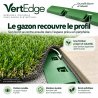Pose VertEdge : le gazon recouvre le profil puis son bord est rentré en périphérie
