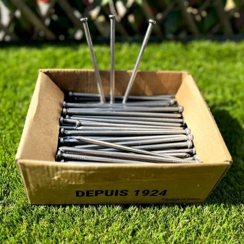 Boite 5kg Clous tête plate 140 x 5,5 pose gazon synthetique 1